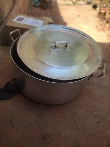 Panela de alumínio batido