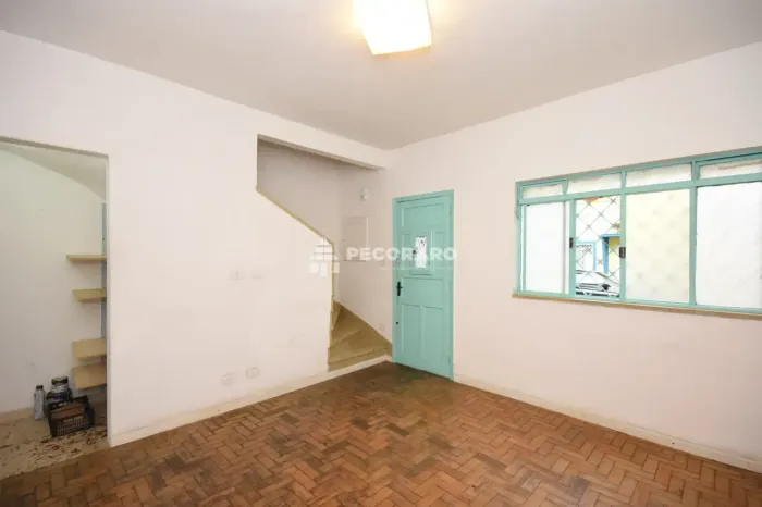 Charmosa Casa de Vila dos anos 1940 para alugar ao lado da Praça Mateus Grou, em Pinheiros