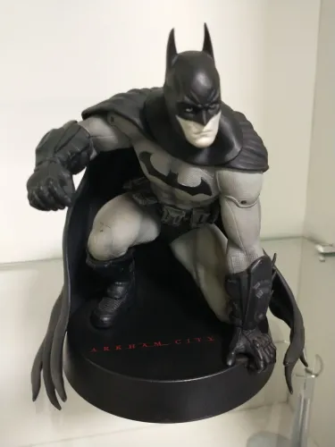 Batman Kotobukiya Arkham City tipo Iron Studios
