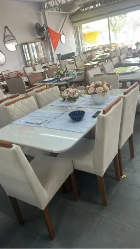Mesa nova de madeira