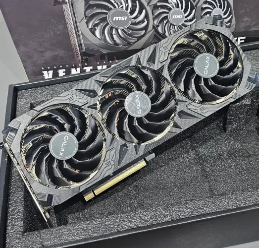 Placa de vídeo RTX 4070 12GB Galax Triple Fan