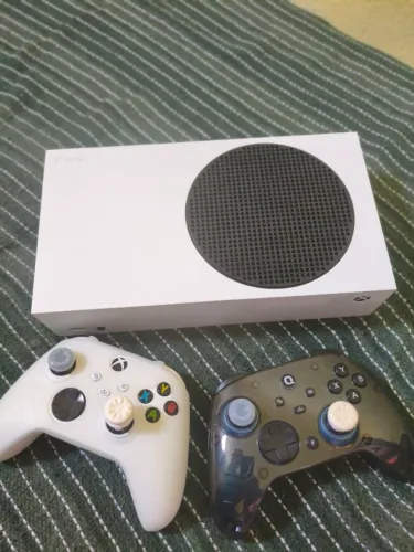 Xbox Series S 512GB impecável sem marcas de uso + 2 Controles + Caixa