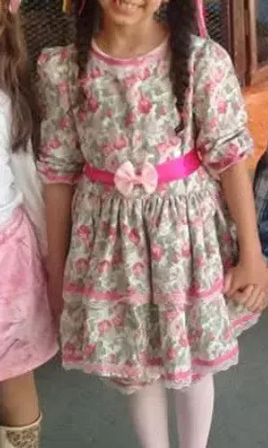 Vestido manga longa festa junina com anágua.