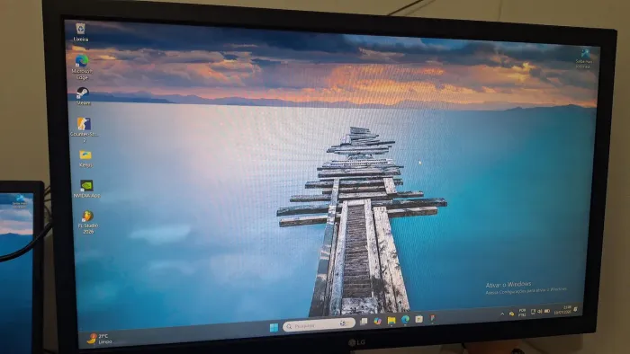 Monitor Gamer LG UltraGear 24" 144Hz (Detalhe na Tela)