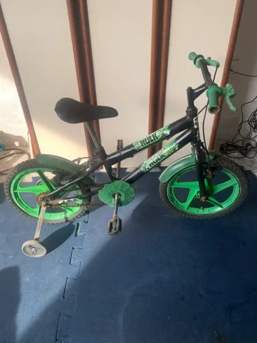 Criança Cresceu (Bicicleta infantil aro 16 do Hulk 