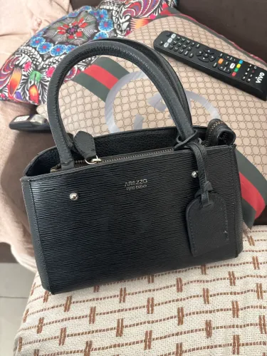 Bolsa de couro Arezzo semi nova 99 reais 