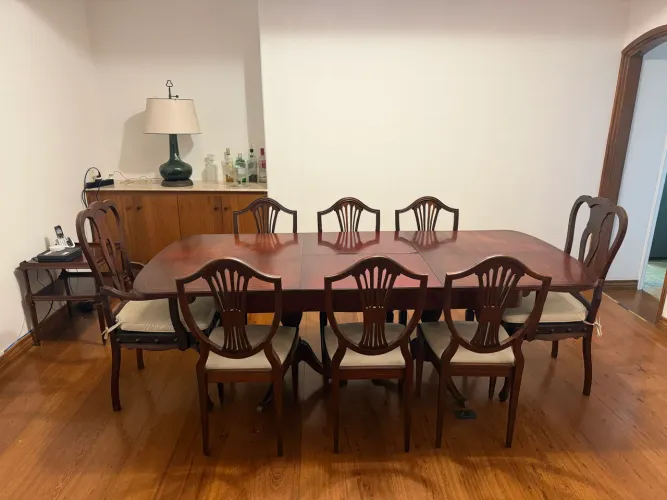 Mesa de Jantar em Madeira com 8 Cadeiras