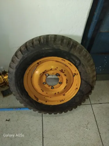 Roda com pneu jeep willis / rural / f75 aro 16