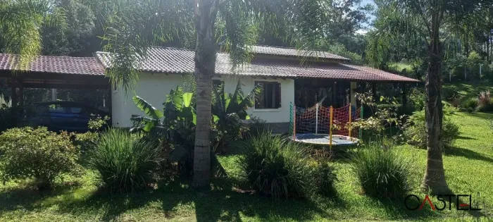LINDO SÍTIO COMPOSTO POR 4 TERRENOS.