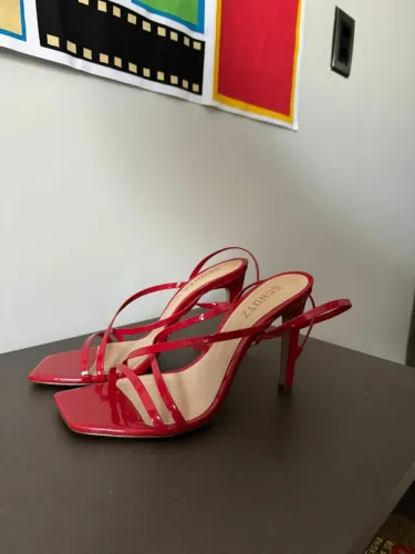 Salto Schutz Original em Verniz Vermelho - Tam. 36