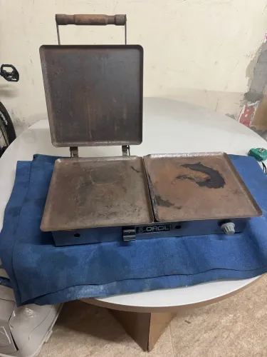 Vendo chapa para hambúrguer, desocupando espaço.