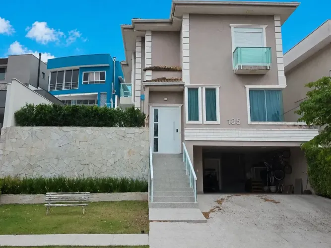 EXCELENTE CASA À VENDA NO CONDOMÍNIO NEW VILLE EM SANTANA DE PARNAÍBA - 4 DORM | PISCINA