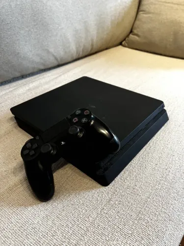 PS4 Slim - 500Gb - 2 Controles