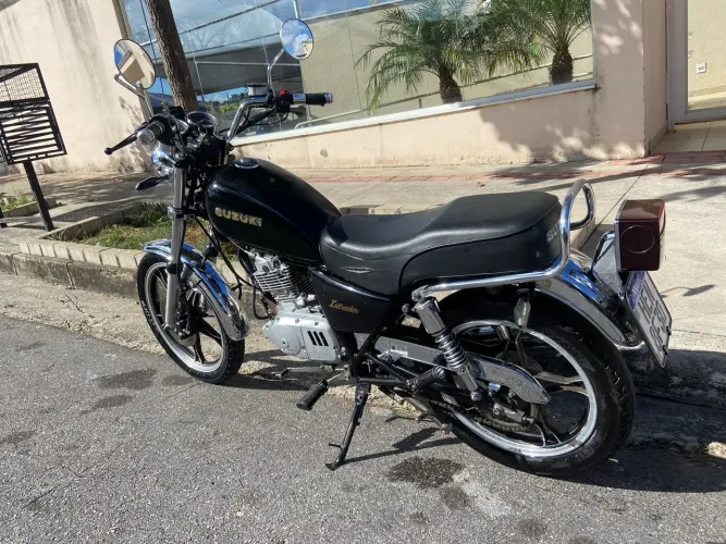 Vendo Suzuki Intruder 125 Ano 2007 excelente Estado