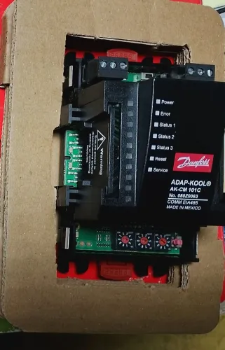 Módulo Inferior: Danfoss AK-CM 101C