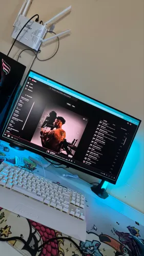 Monitor QHD-mini led 25 com braço articulado 