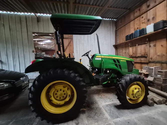 Trator John Deere 5060