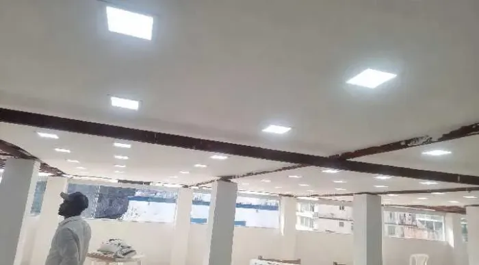 Serviço de isopores e forros de e piso vinil