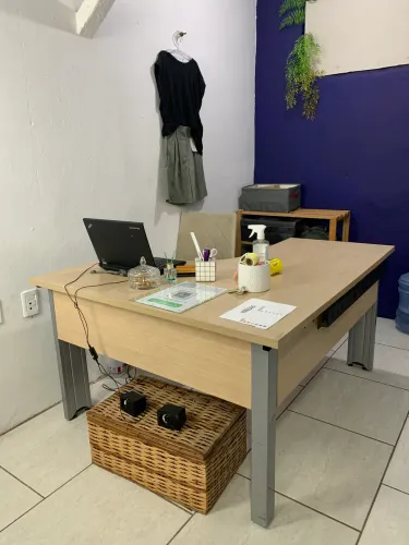Mesa de escritório creme