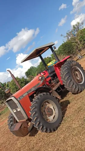 Trator 275 4x4. 3 lavanca