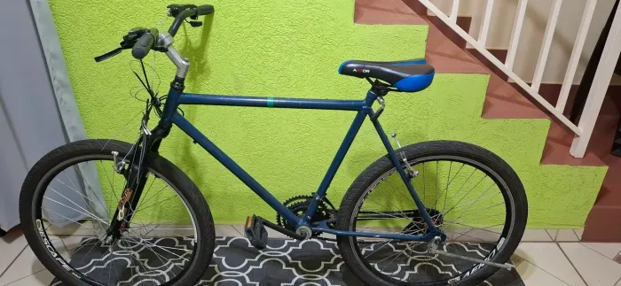 Bicicleta aro 26 com 21 marchas