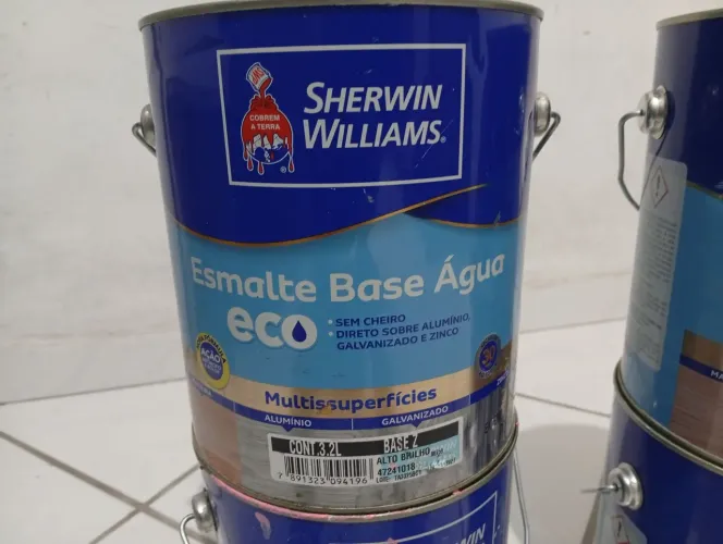 Vendo tinta Esmalte Base Água Alto Brilho