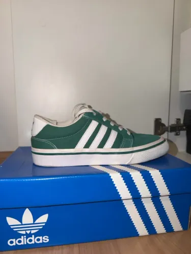 Tênis adidas seeley
