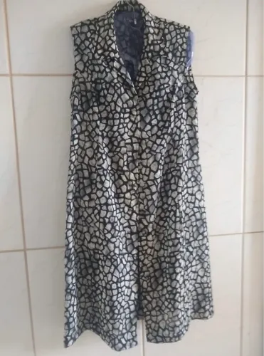 Peça versátil. Max blusa/ vestido ou saída de praia (P)
