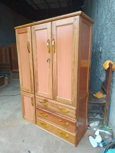 Guarda roupa de madeira 3 portas novo 