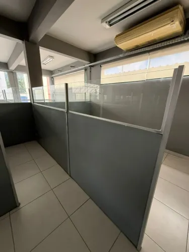 Cabines Divisorias de Aço e Vidro