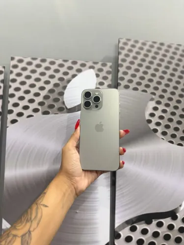 iPhone 15 PRO MAX - titânio natural usado em estado de novo com 3 meses de garantia