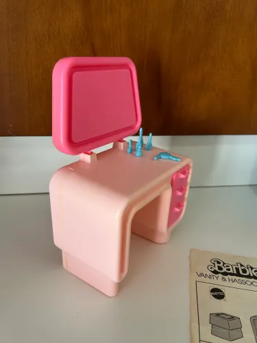 Penteadeira antiga da Barbie