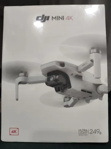 Vendo drone Mini 4k standart na caixa lacrado produto novo valor 2.500