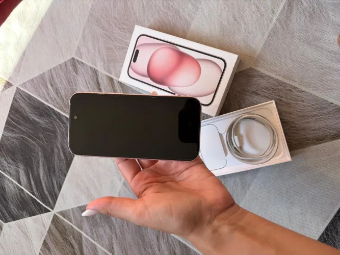 IPhone 15 Rosa