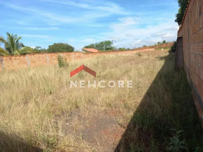 Lote em Rua das Quaresmeiras - Chácaras Renno - Piratininga/SP