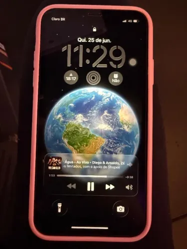 iPhone 11 64GB + Capas + Películas 