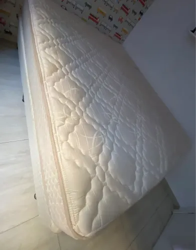 Cama queen