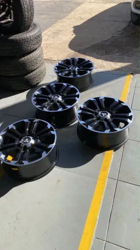 Rodas 18 triton e l200 Mitsubishi novas sem uso