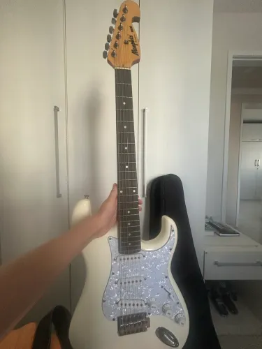 Guitarra + Caixa de Som + Paleta