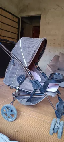 Carrinho de bebê Galzerano.