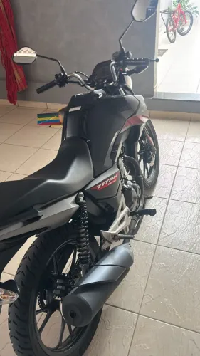 Vende-se moto semi nova com 3.450 km com abs
