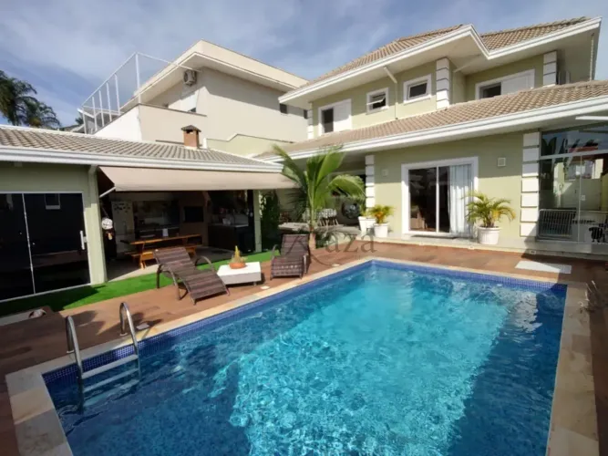 Casa em Condomínio - Urbanova - Residencial Altos da Serra V - 5 Dormitórios - 325m².