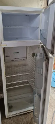 Vende se geladeira