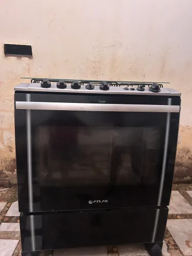 Vendo fogão 5 bocas usado , está funcionando só uma boca as outras estão entupidas