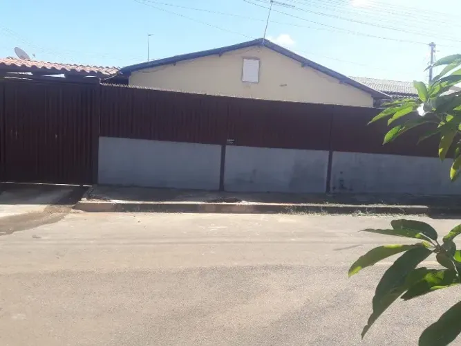 Alugo casa quadra 802