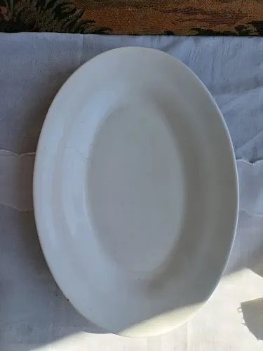 Travessa branca creme em porcelana