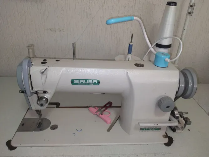 Vendo máquina de costura reta industrial SIRUBA