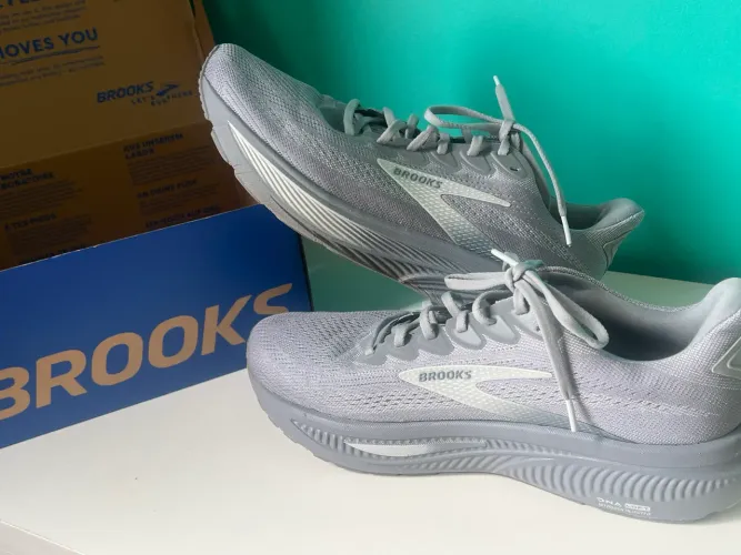 Tênis Brooks Ghost 17, cinza, Excelente estado