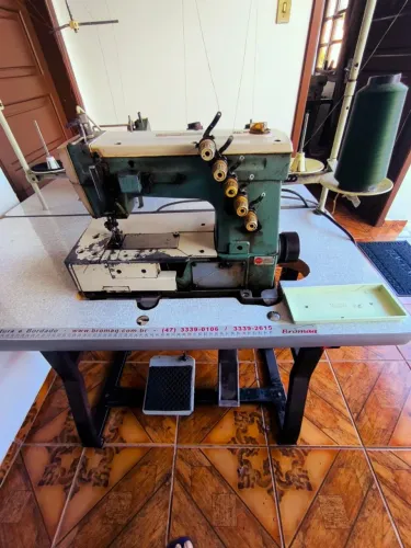 Máquina de Costura Industrial Tipo Cobertura - Kansai Special com Mesa