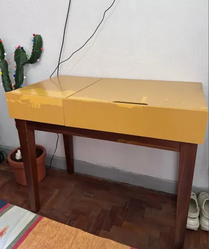 penteadeira/escrivaninha amarela tok stok